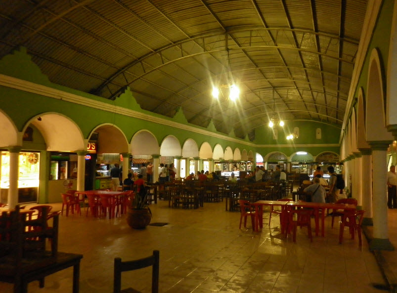 Mecado de comida en Valladolid Yucatan