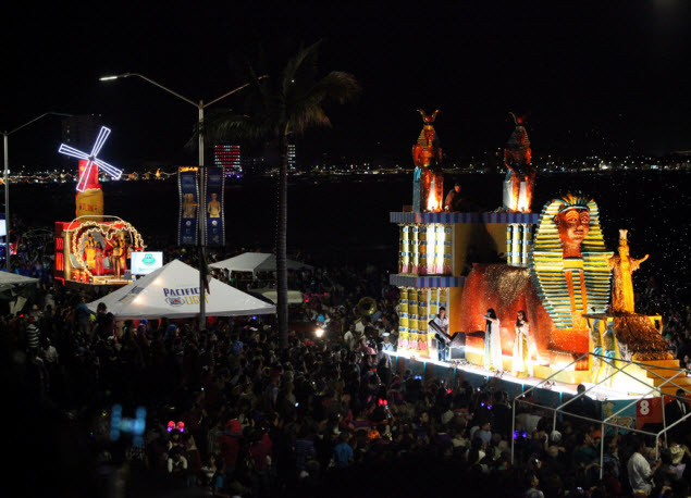 Desfile Nocturno Carnaval Mazatlan