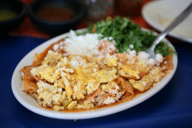 Chilaquiles para la cruda - Comida Mexicana - Foto Sharynmorrow