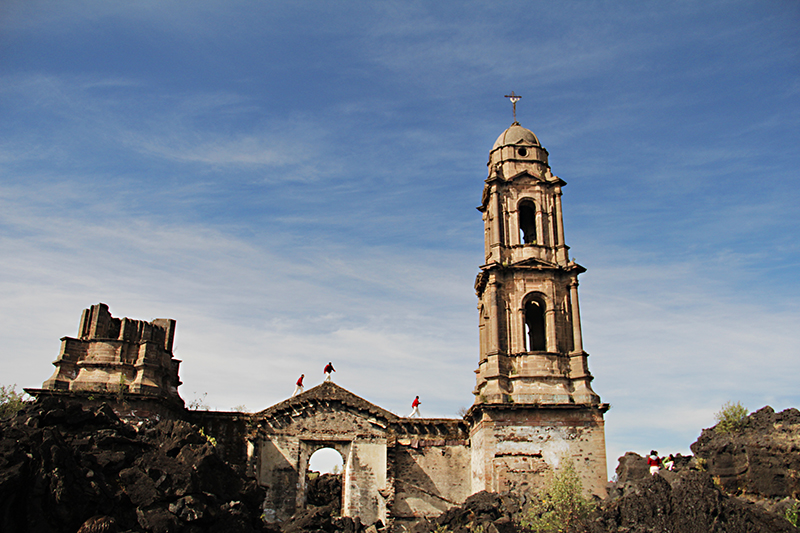 La Iglesia Que Devoró el Paricutín, ¡El Volcán más Joven de México!